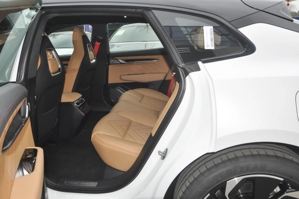 2023 Zeekr 001 без пробега