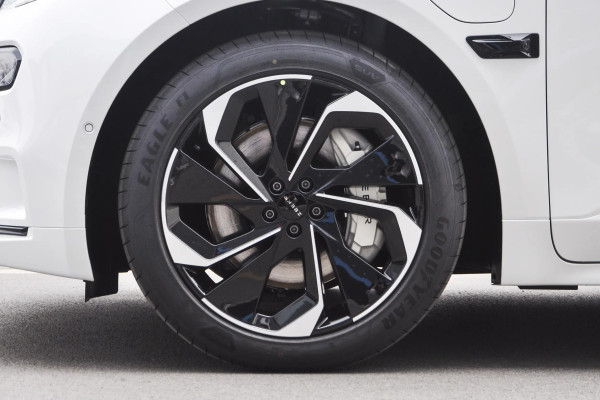 2023 Zeekr 001 без пробега