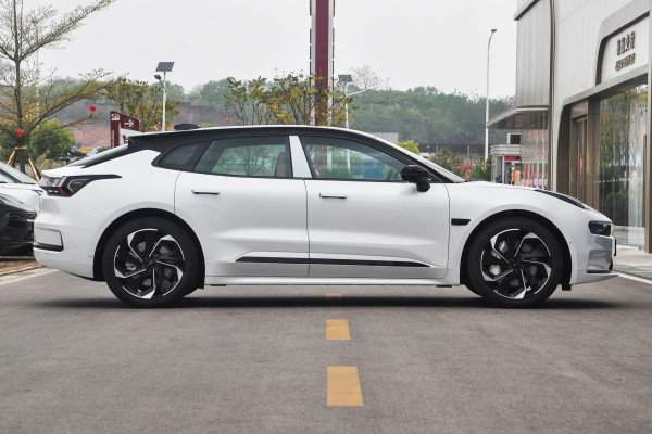 2023 Zeekr 001 без пробега