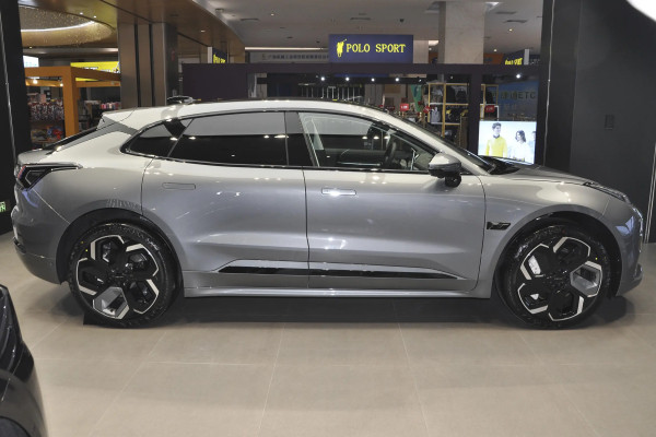 2023 Zeekr 001 без пробега