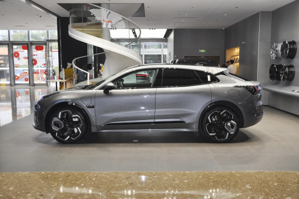 2023 Zeekr 001 без пробега