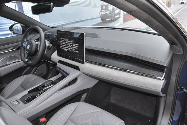 2023 Zeekr 001 без пробега