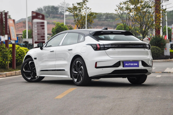 2023 Zeekr 001 без пробега