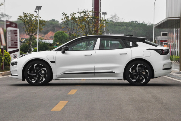 2023 Zeekr 001 без пробега