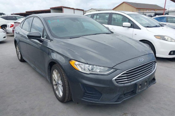 2020 Ford Fusion (North America) с пробегом 85 006 км