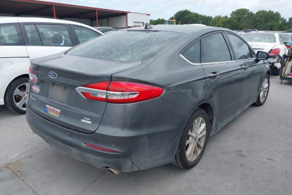 2020 Ford Fusion (North America) с пробегом 85 006 км