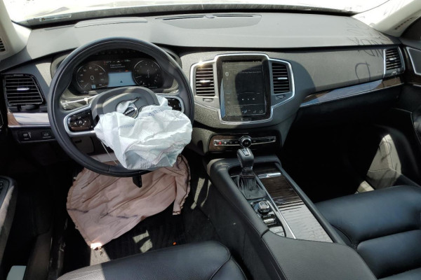 2020 Volvo XC90 с пробегом 67 835 км