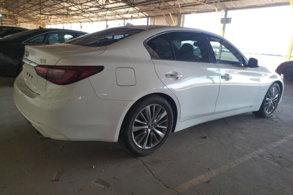 2020 Infiniti Q50 с пробегом 75 356 км