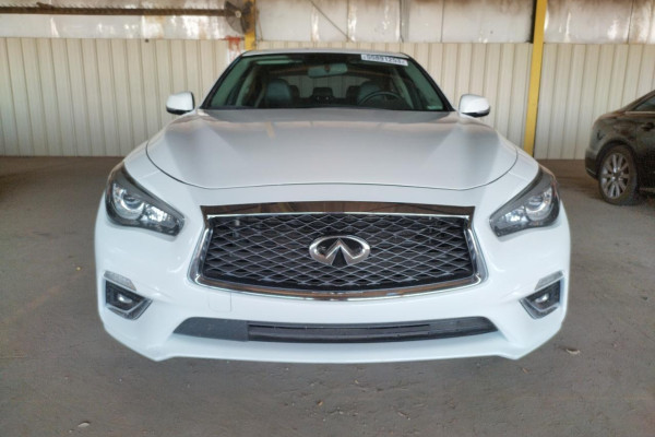 2020 Infiniti Q50 с пробегом 75 356 км