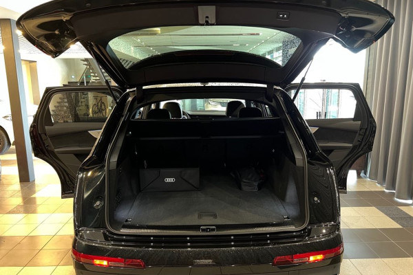 2023 Audi Q7 с пробегом 50 км