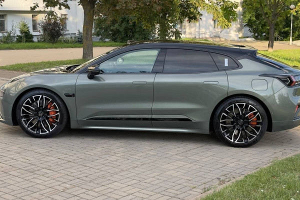 2024 Zeekr 001 с пробегом 20 км