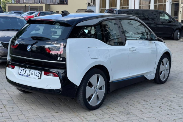 2021 BMW i3 с пробегом 63 000 км