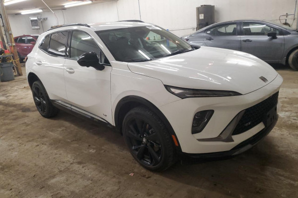 2024 Buick Envision с пробегом 17 000 миль