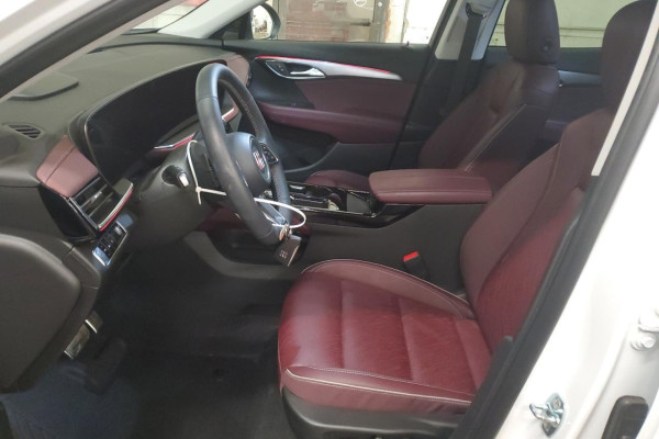 2024 Buick Envision с пробегом 17 000 миль