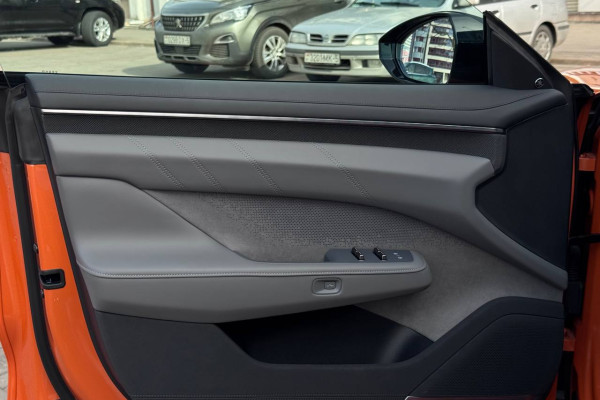 2024 Zeekr 001 с пробегом 80 км