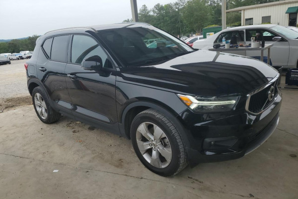 2022 Volvo XC40 с пробегом 83 000 миль
