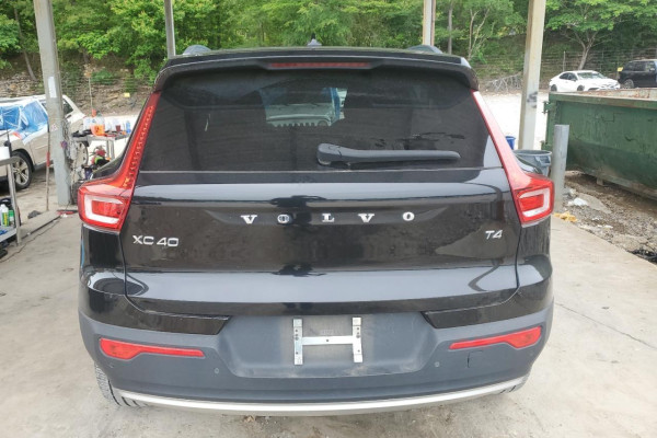 2022 Volvo XC40 с пробегом 83 000 миль