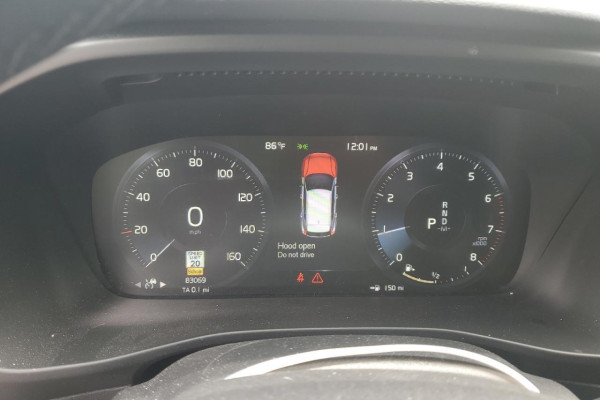 2022 Volvo XC40 с пробегом 83 000 миль