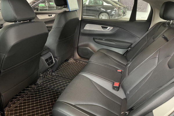 2025 Hongqi E-QM5 без пробега