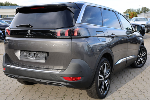 2021 Peugeot 5008 с пробегом 120 000 км