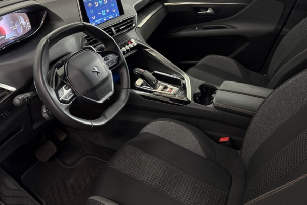 2021 Peugeot 3008 с пробегом 95 000 км