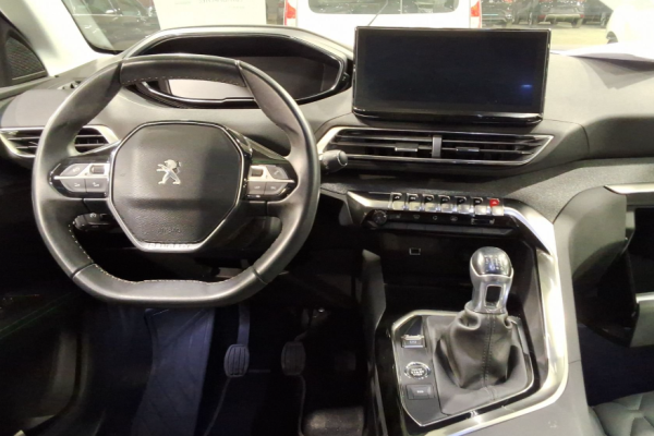 2021 Peugeot 3008 с пробегом 34 000 км