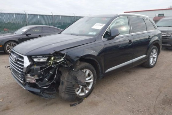 2017 Audi Q7 с пробегом 144 000 миль