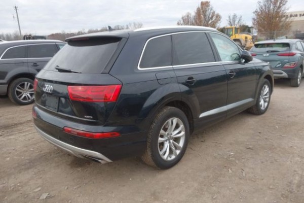 2017 Audi Q7 с пробегом 144 000 миль