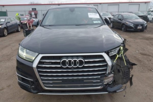 2017 Audi Q7 с пробегом 144 000 миль