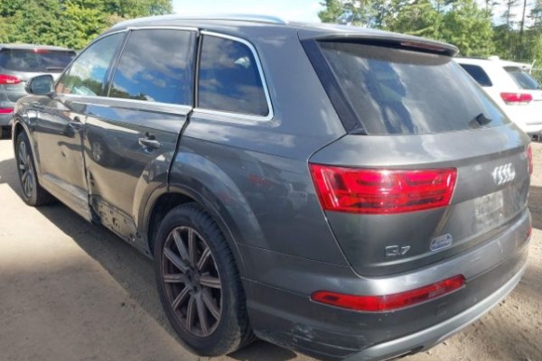 2018 Audi Q7 с пробегом 129 000 миль