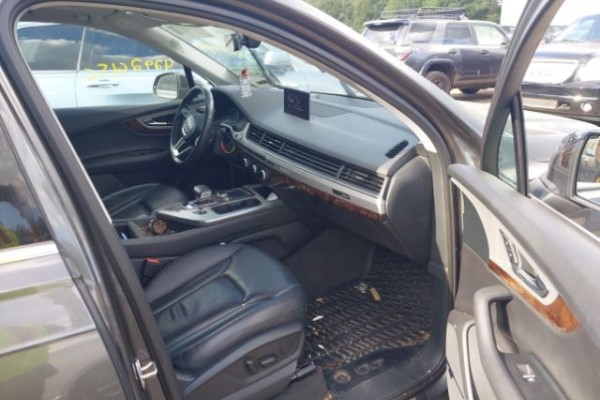 2018 Audi Q7 с пробегом 129 000 миль