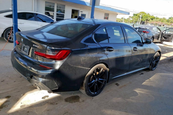 2021 BMW 3 серии с пробегом 27 000 миль