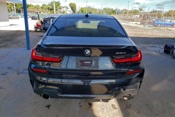 2021 BMW 3 серии с пробегом 27 000 миль