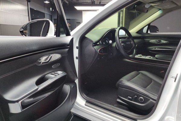 2021 Genesis GV70 с пробегом 80 247 км