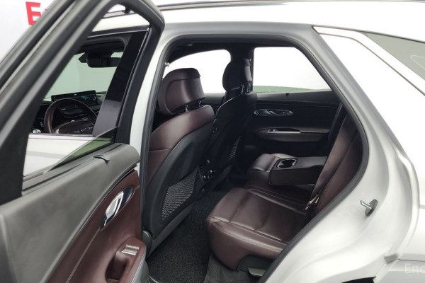 2021 Genesis GV70 с пробегом 73 836 км