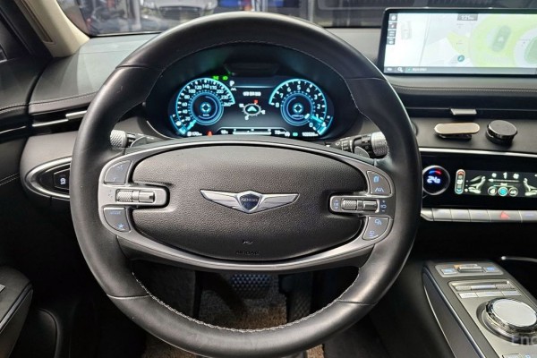 2021 Genesis GV70 с пробегом 102 526 км