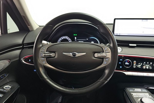 2021 Genesis GV70 с пробегом 132 062 км