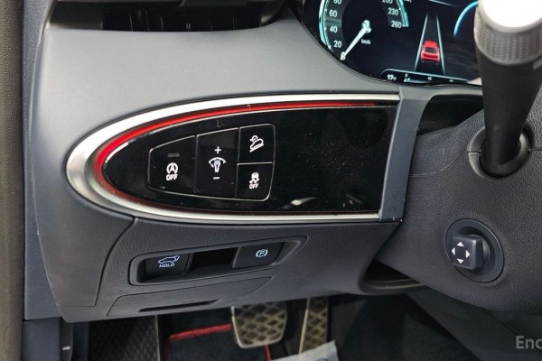 2021 Genesis GV70 с пробегом 104 687 км