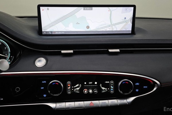 2021 Genesis GV70 с пробегом 104 687 км