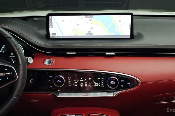 2021 Genesis GV70 с пробегом 43 040 км