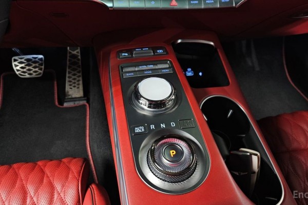 2021 Genesis GV70 с пробегом 46 545 км