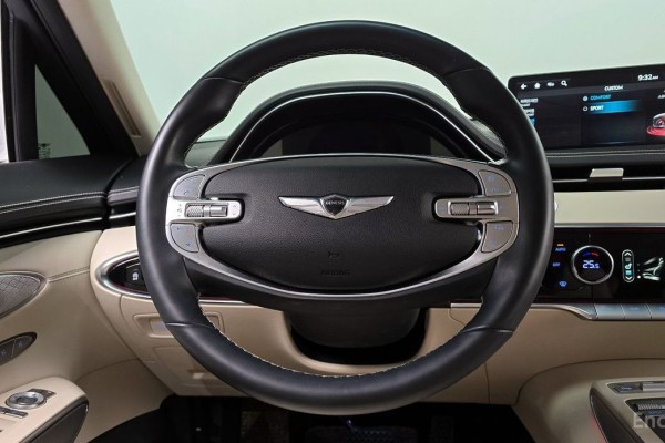 2022 Genesis GV70 с пробегом 58 003 км