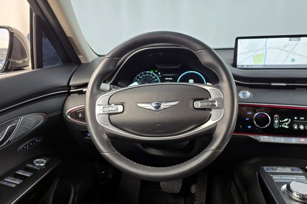 2021 Genesis GV70 с пробегом 45 407 км
