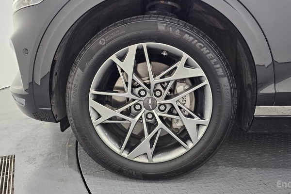 2022 Genesis GV70 с пробегом 40 751 км