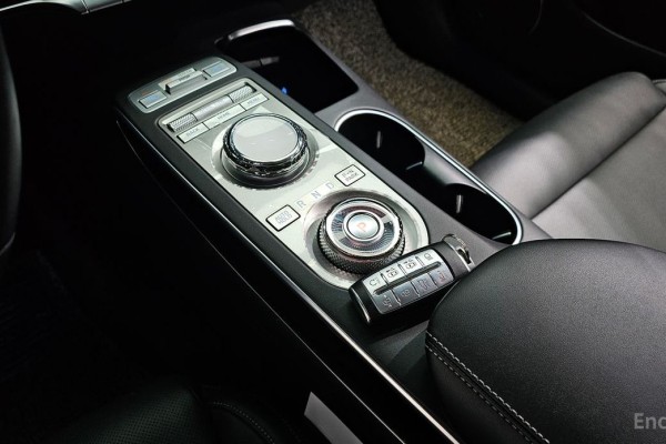 2022 Genesis GV70 с пробегом 40 751 км