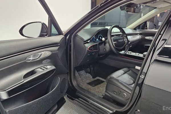 2022 Genesis GV70 с пробегом 40 751 км