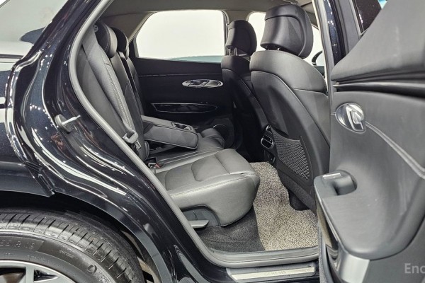 2022 Genesis GV70 с пробегом 40 751 км