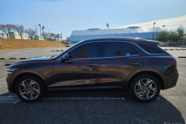 2021 Genesis GV70 с пробегом 45 650 км