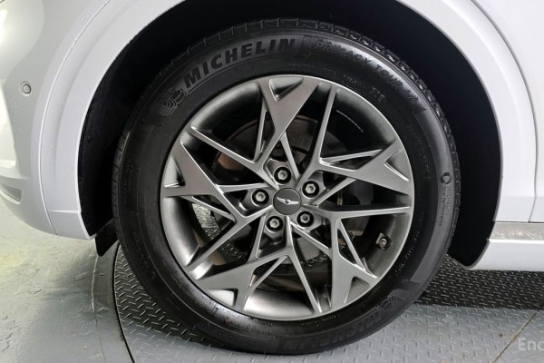 2021 Genesis GV70 с пробегом 52 649 км