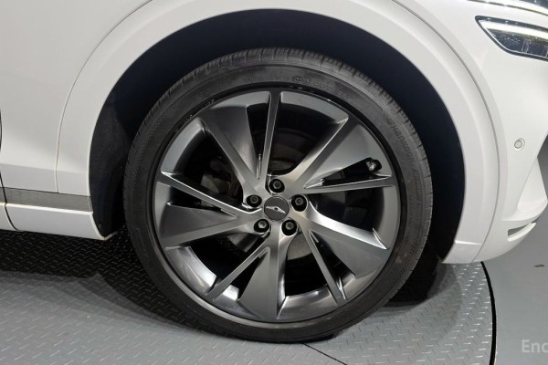 2021 Genesis GV70 с пробегом 92 922 км